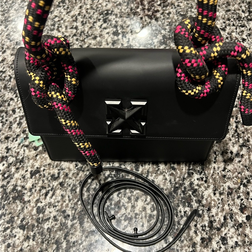 Off-White Gummy Jitney 2.8 black shoulder bag!
